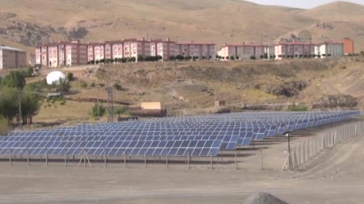 Güneş enerjisinden bir yılda 900 bin megavat elektrik elde edilecek -