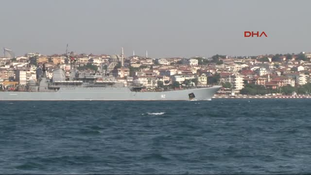 İki Rus Savaş Gemisi Boğaz\'dan Geçti