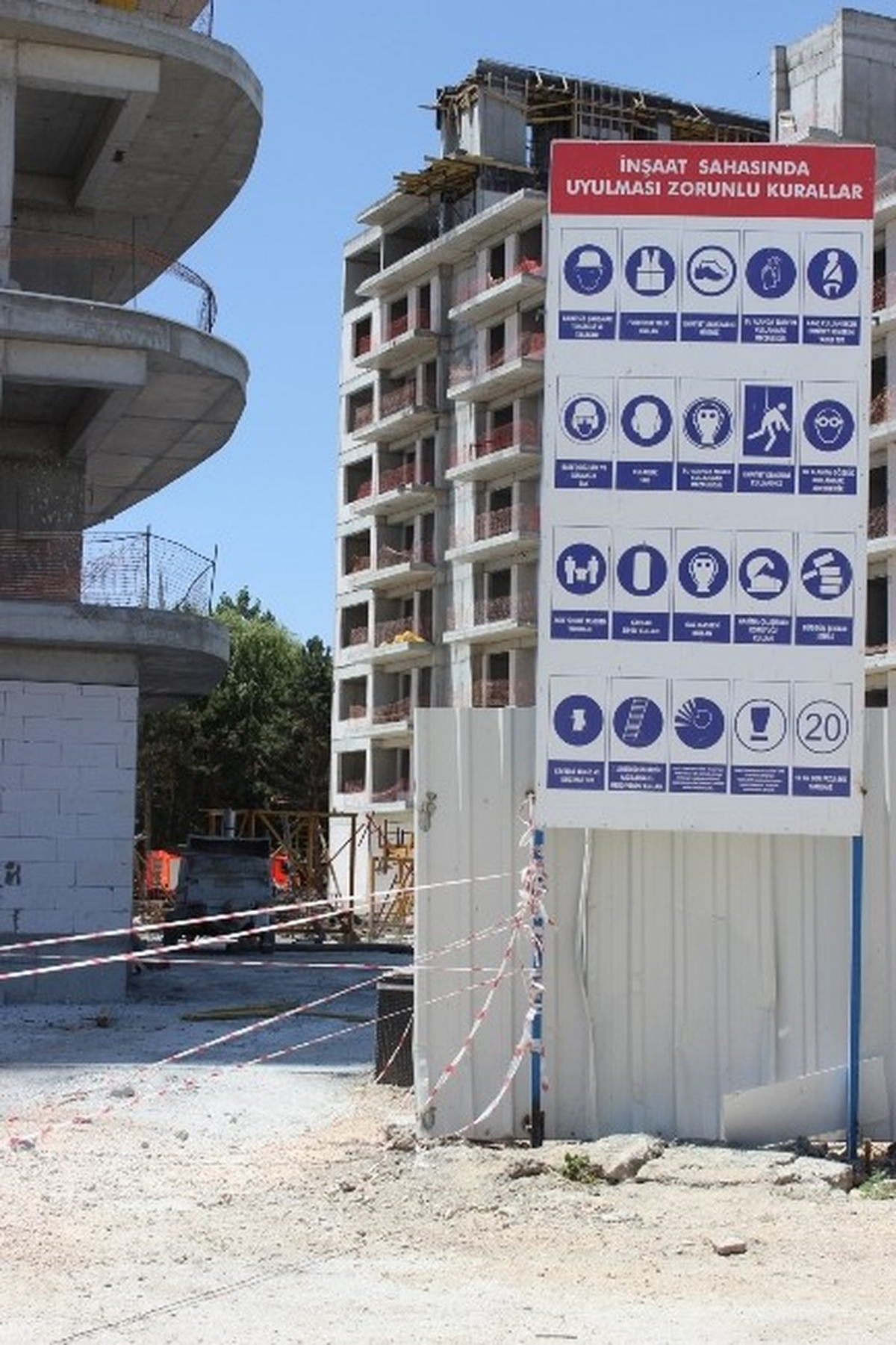 İnşaatın Asansör Boşluğuna Düşen İşçi Yaralandı