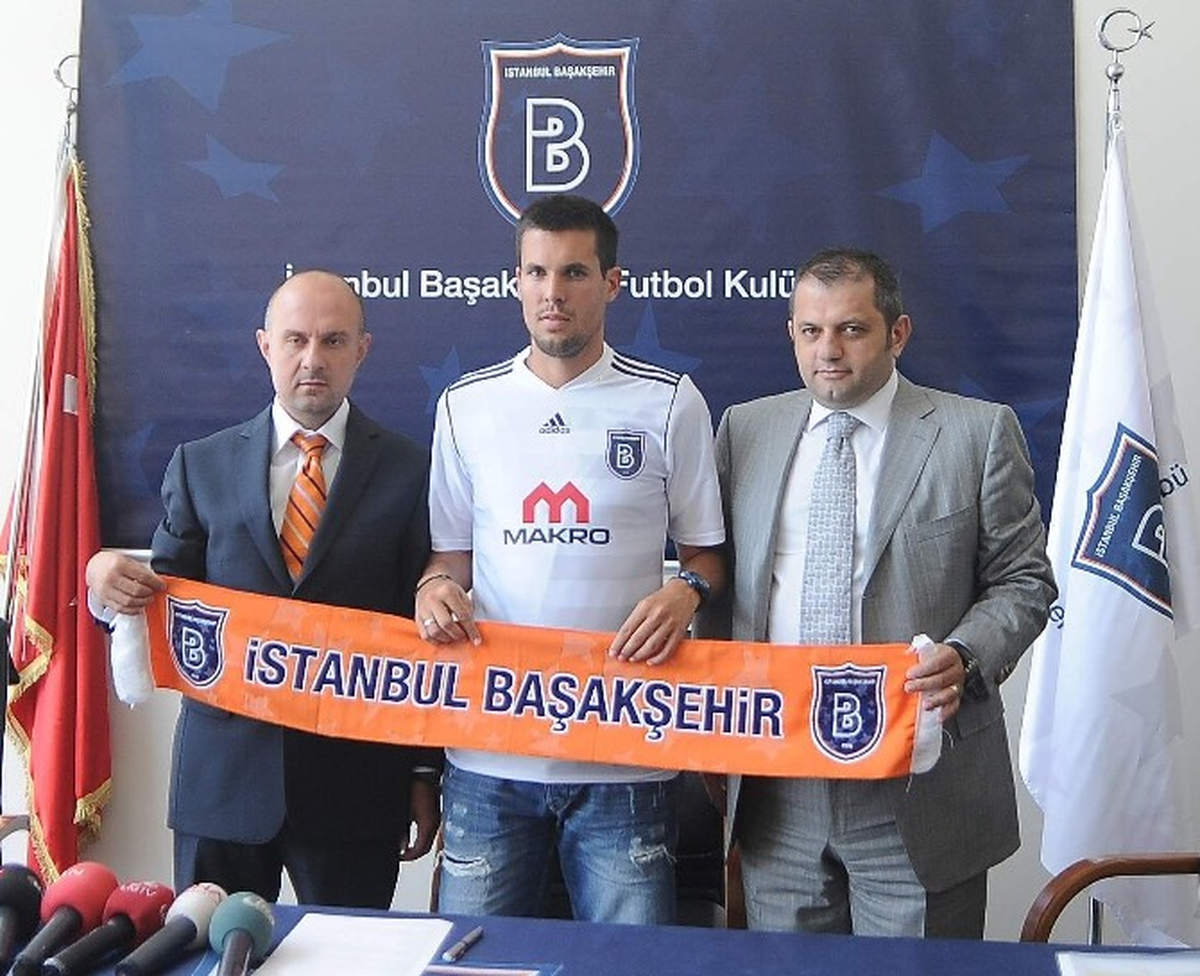 İstanbul Başakşehir, Jeremy Perpet ile Sözleşme İmzaladı