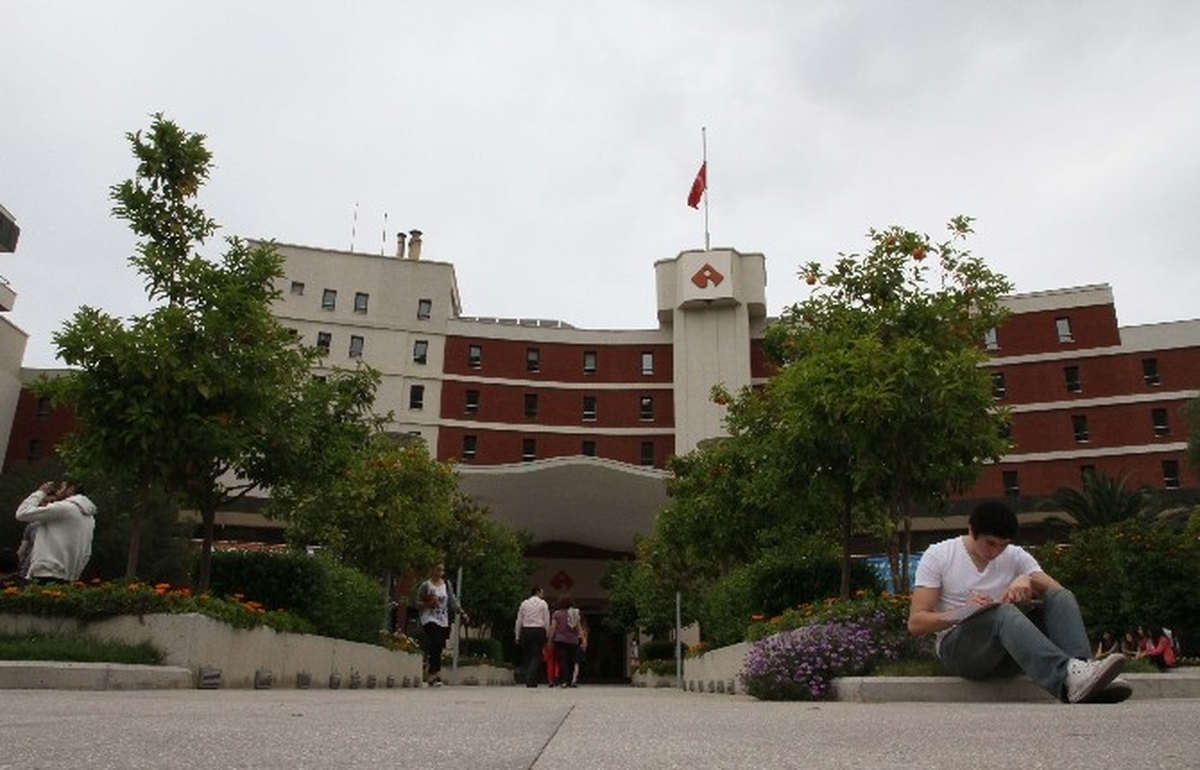 İzmir Ekonomi, Dünya Üniversitesi