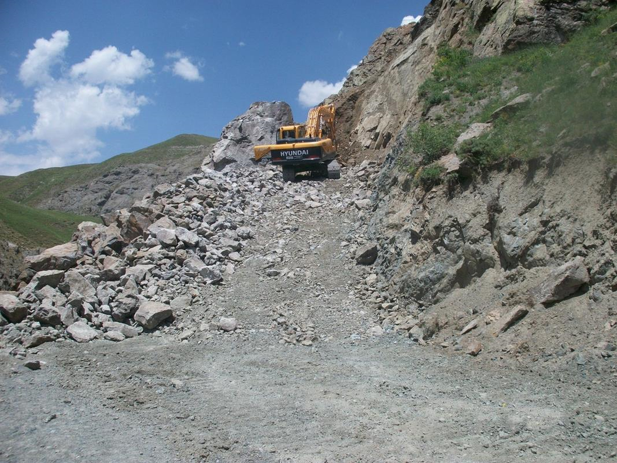 Kaymakam Zadeleroğlu, Yol Çalışmalarını İnceledi