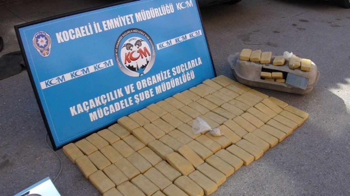 Kocaeli\'de Bir Aracın Yakıt Deposundan 54 Kilo Eroin Çıktı