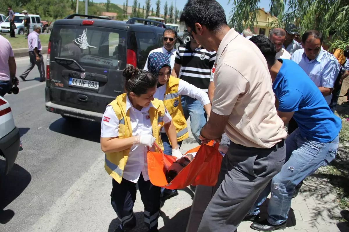 Kuraklık Nedeniyle Tarlasını Sulayamayan Çiftçilerden Eylem