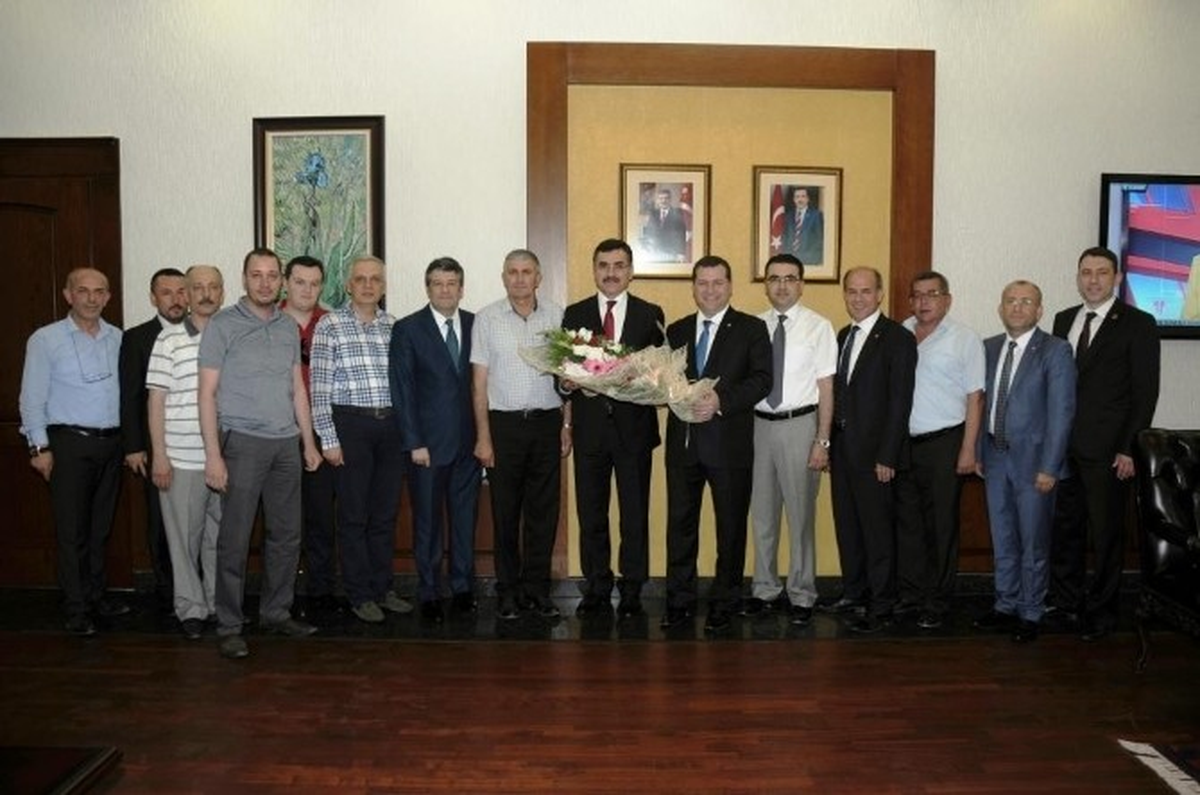 Kurtdere Güreş Komitesi Vali Turhan\'ı Ziyaret Etti