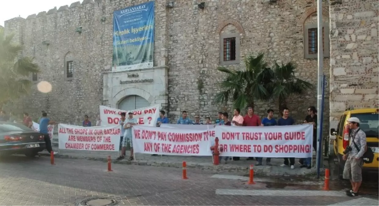 Kuşadası Esnafından Eylem