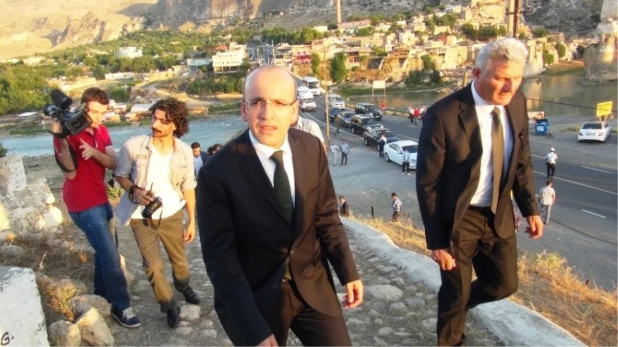 Maliye Bakanı Mehmet Şimşek Hasankeyf\'te İftar Yemeğine Katıldı