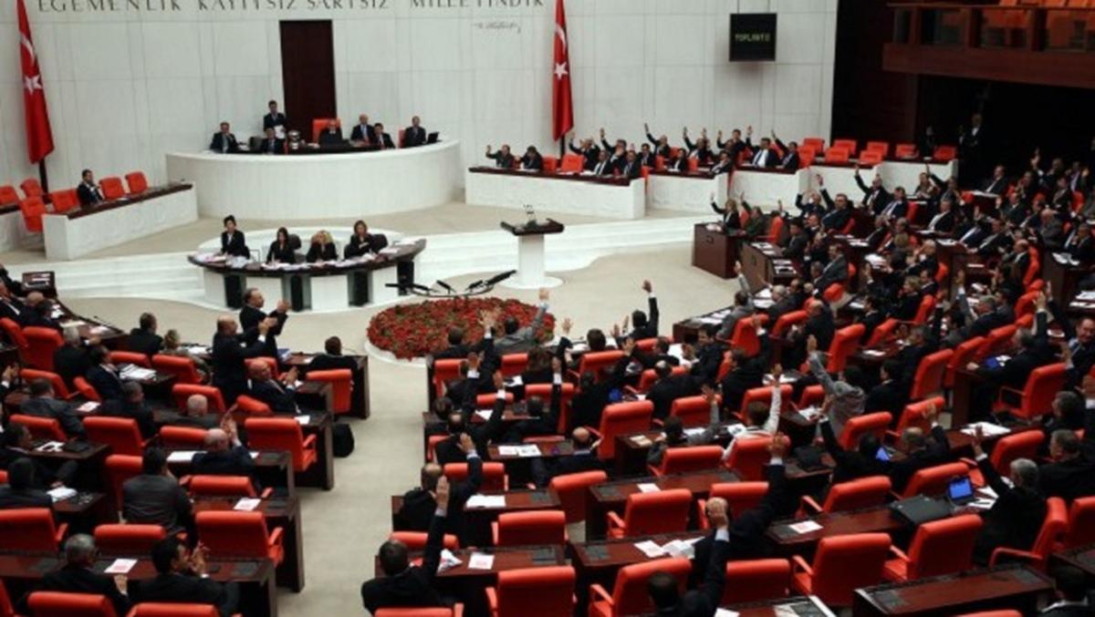 Meclis\'te Çözüm Paketi\'nin 4. Maddesi Üzerinde AK Parti\'nin Verdiği Önerge Kabul Edildi, Pakette...
