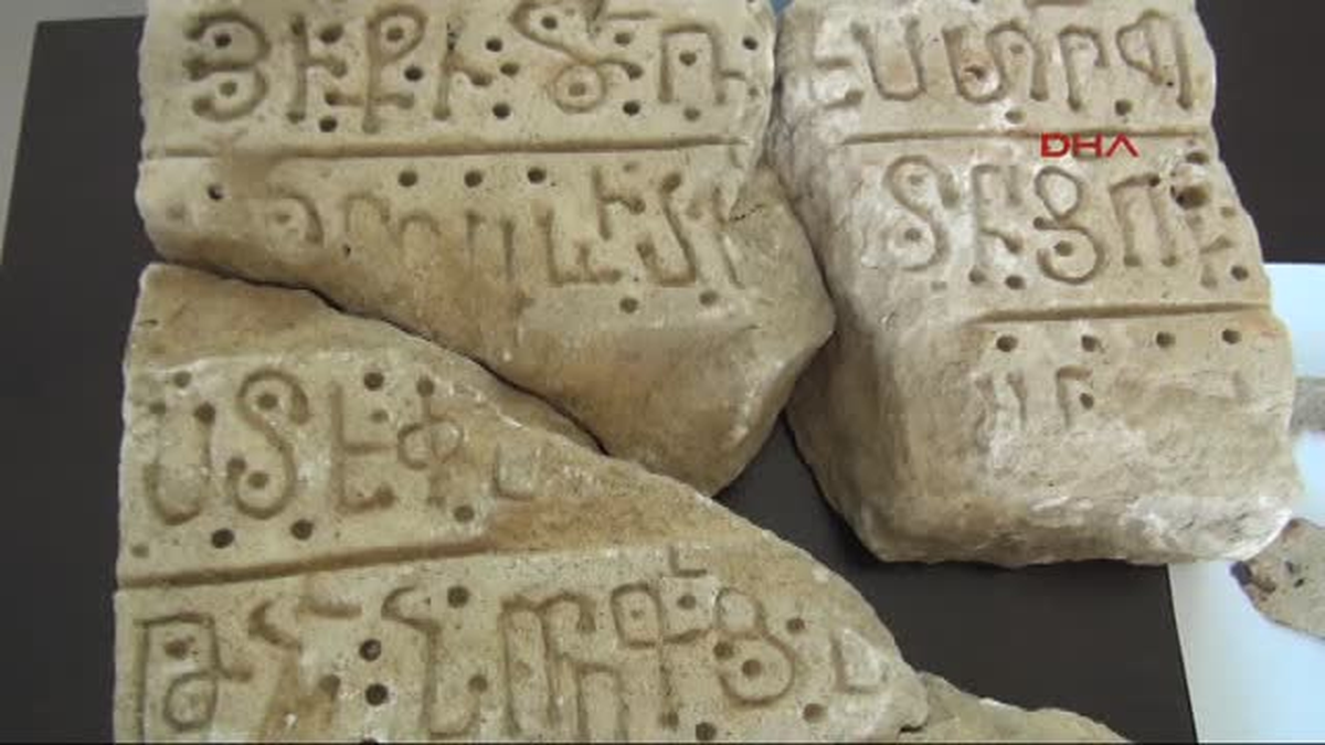 Sason\'da Mereto Dağındaki Kilise Enkazında Kitabe Bulundu