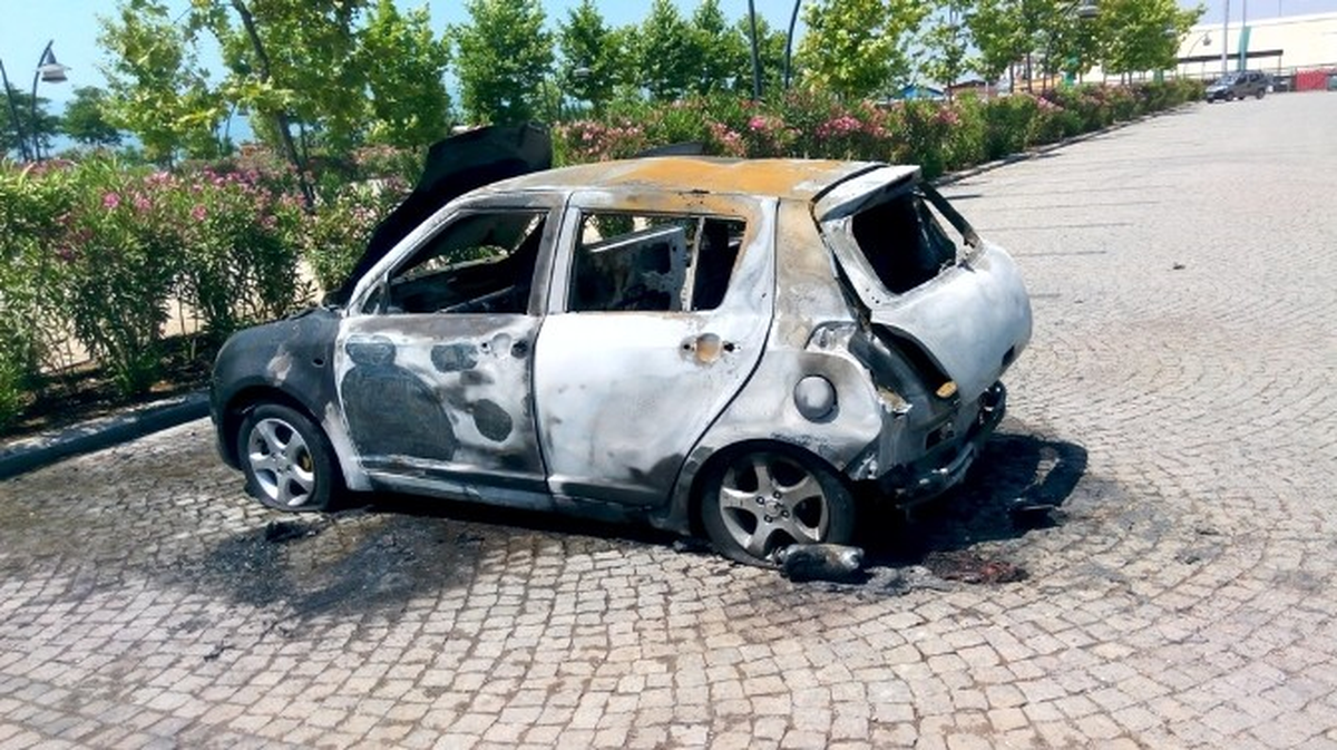 Park Halindeki Araç Kül Oldu
