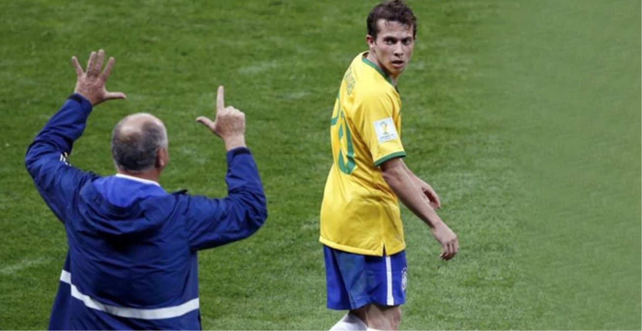 Scolari, Brezilya - Almanya Maçında Eliyle 7 İşareti Yaptı