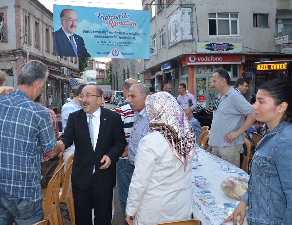 Trabzon Büyükşehir Belediyesi\'nin İftar Programları Sürüyor
