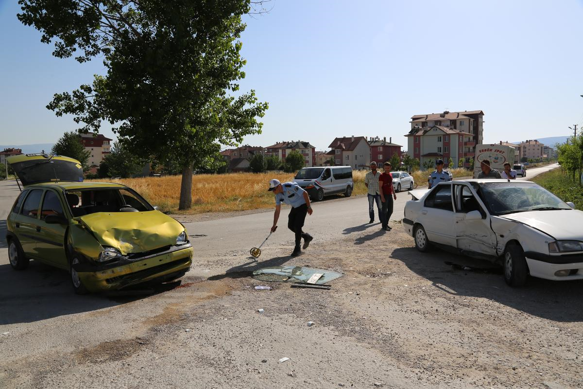 Bolu ve Düzce\'de Trafik Kazaları: 10 Yaralı