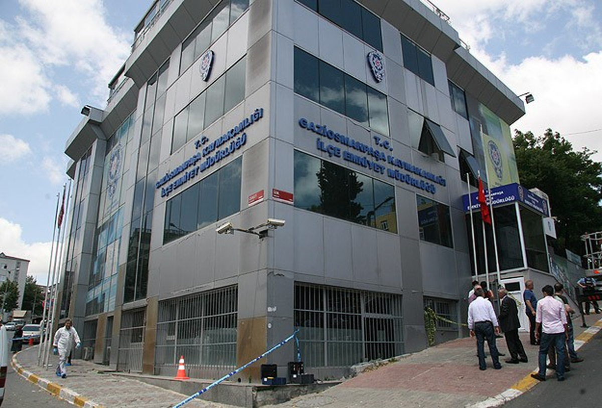 Türk Bayrağını İndirmeye Çalışan Kişi İntihar Etti