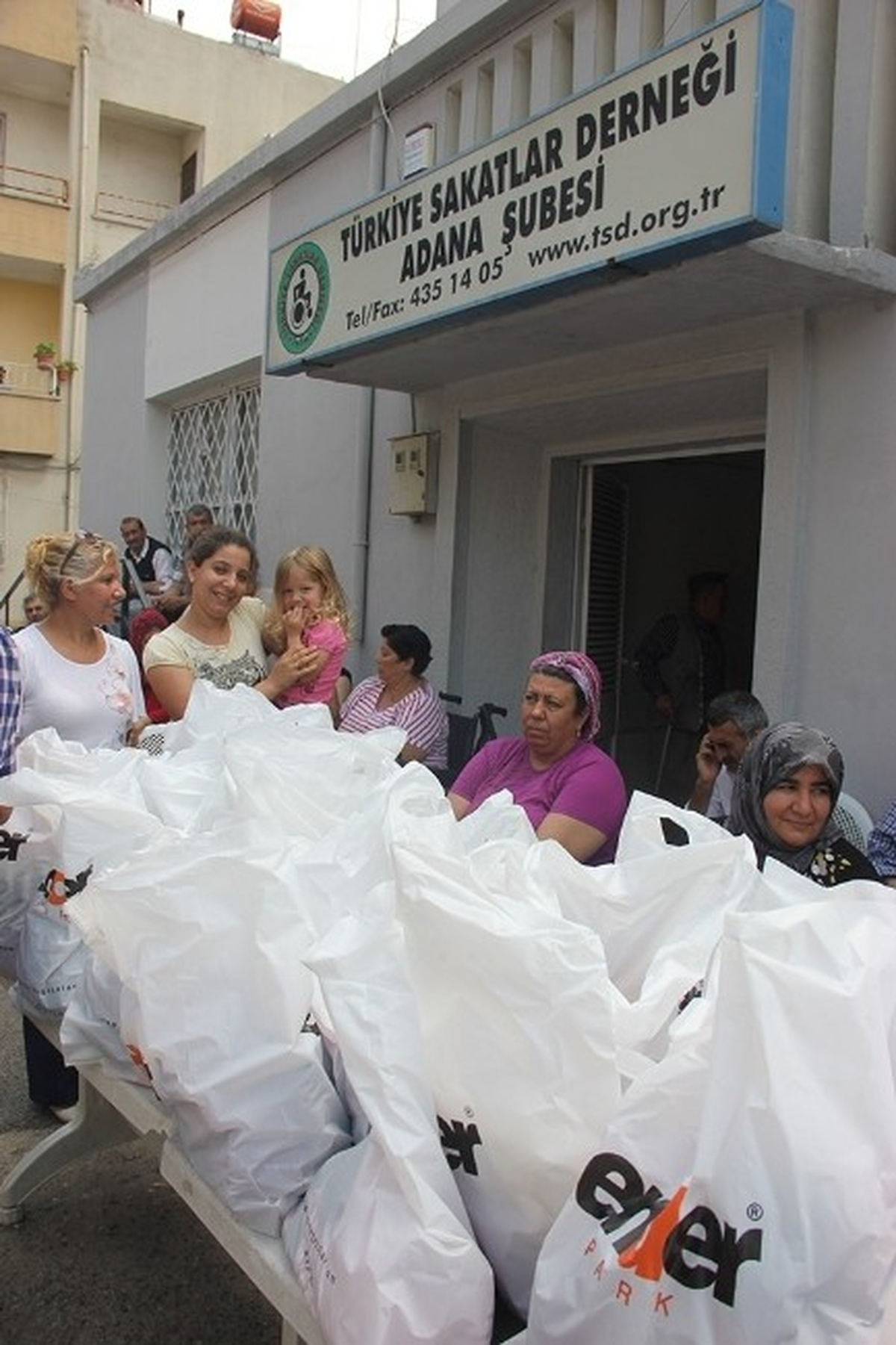 Türkiye Sakatlar Derneği, Engellileri Giydirdi