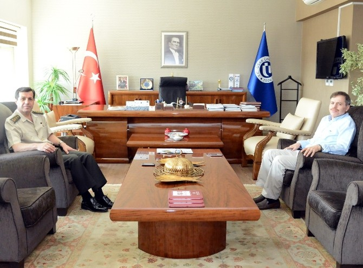 Uşak Garnizon Komutanı Fuat Kömürcü\'den Veda Ziyareti