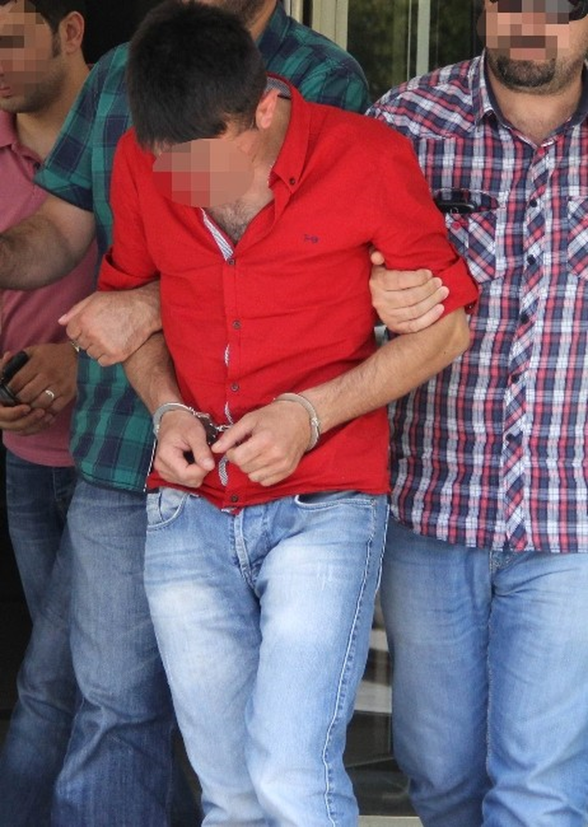 Samsun\'da Uyuşturucu ve Silahla Yakalanan Genç Tutuklandı