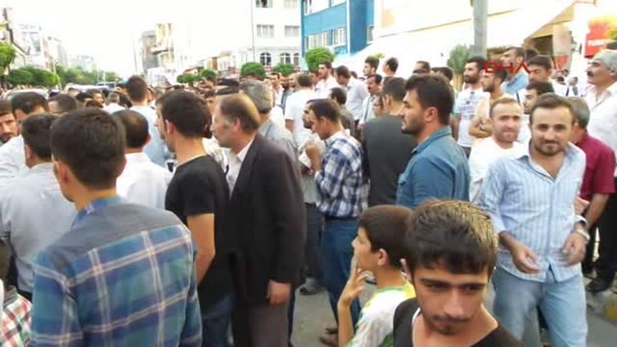 Van\'da Uzman Çavuşlara Linç Girişimi