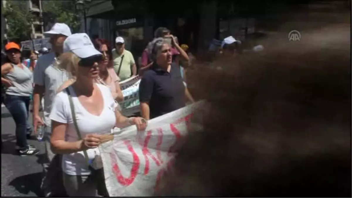 Yunanistan\'da Kamu Çalışanlarından 24 Saatlik Grev