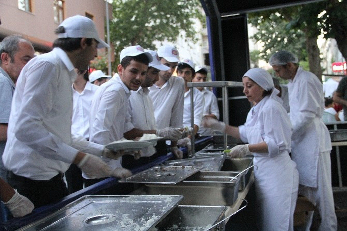 4 Bin Ümraniyeli Sokak İftarında Bir Araya Geldi