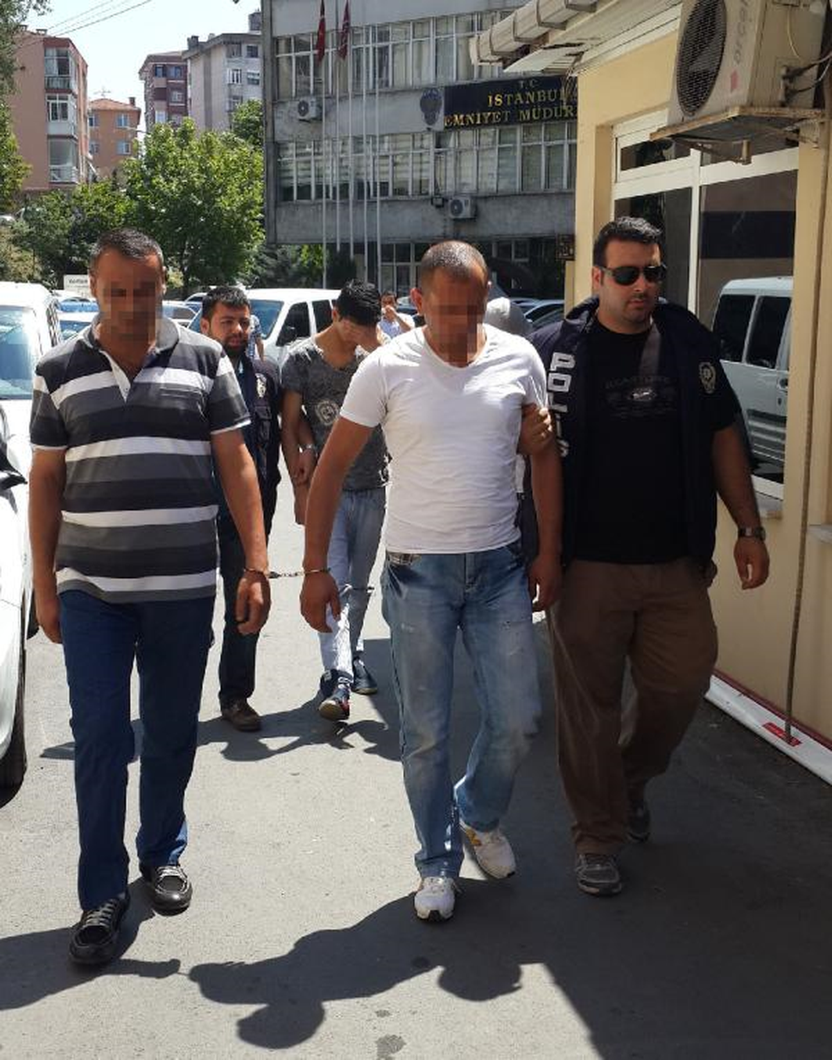 Sultanbeyli\'de 73 Yaşındaki Mağdur Dolandırıcıları Yakalattı