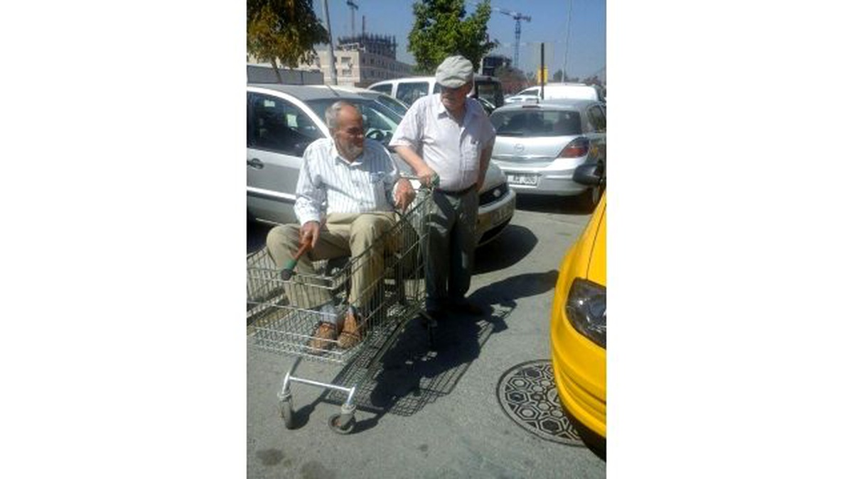 Adliyede Market Arabasıyla Taşındı
