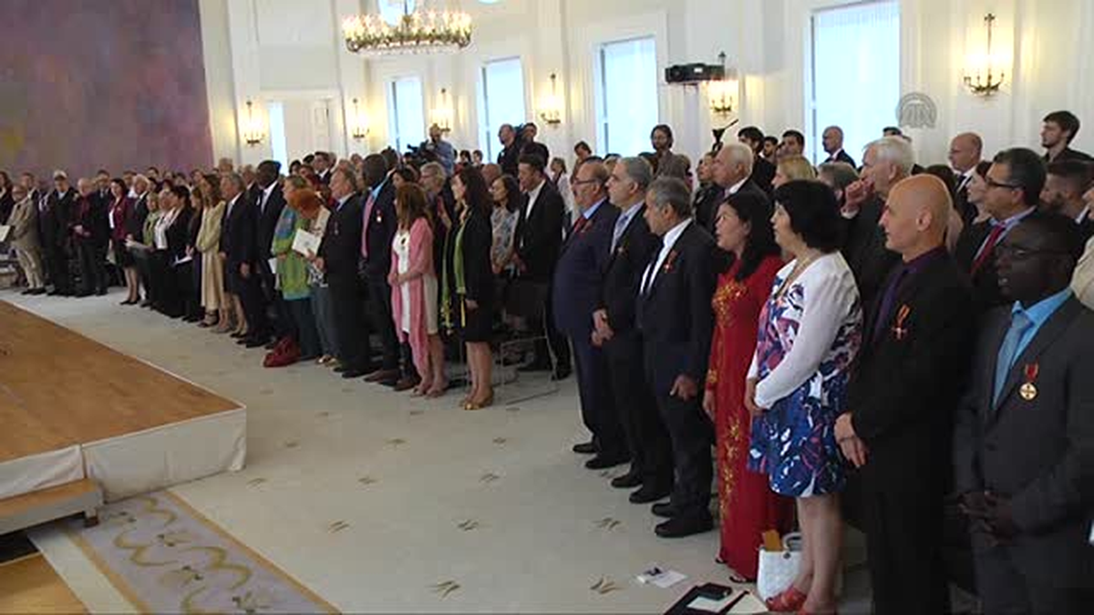 Almanya Cumhurbaşkanı, 10 Türk\'e liyakat nişanı verdi -