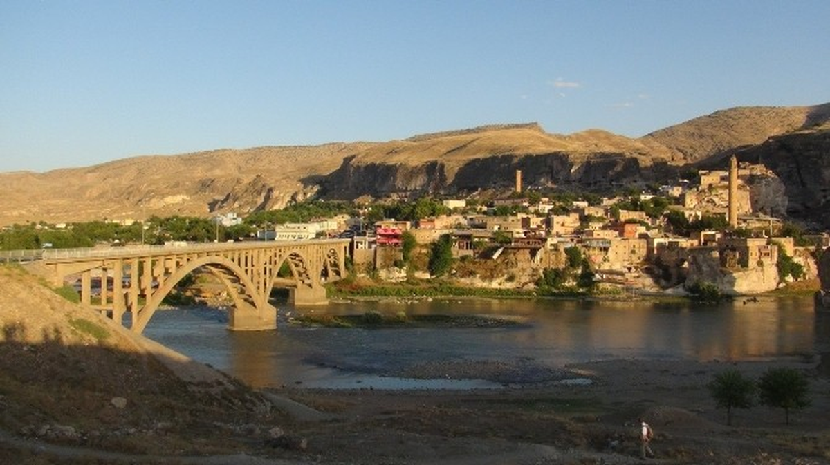 Amca Çocukları Hasankeyf Köprüsü\'nden Atladılar