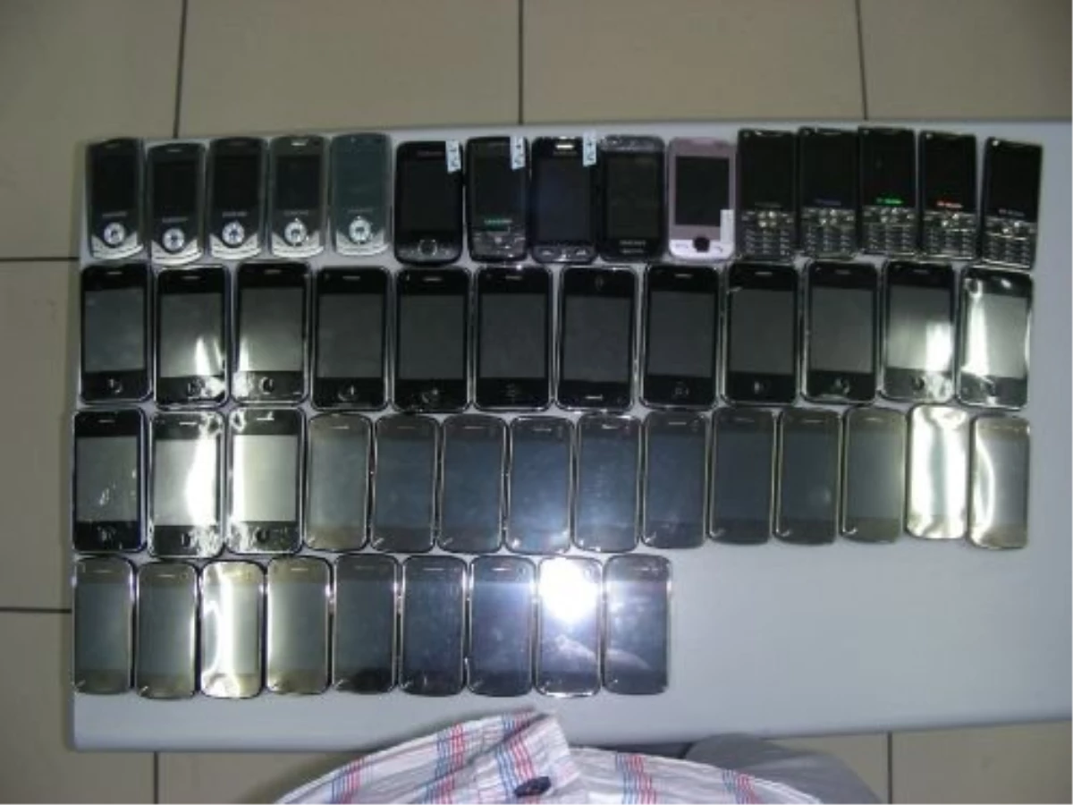 Çanakkale\'de 17 Kaçak Telefon Ele Geçirildi