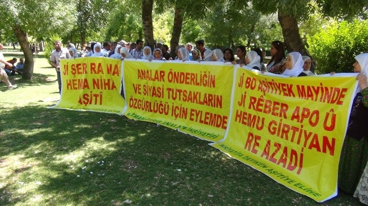 Barış Anneleri \'Barış Çadırı\' Kurdu