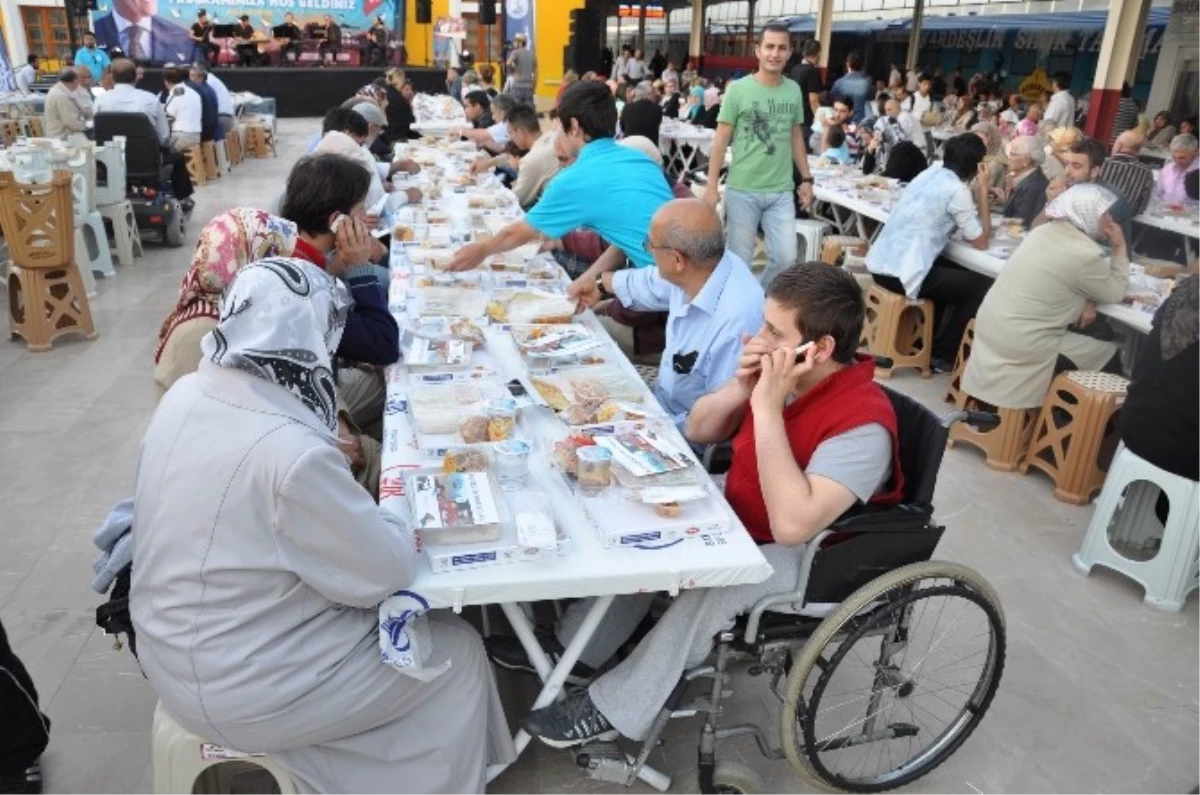 Bereket Ekspresi Sivas\'ta 3 Bin Kişilik İftar Yemeği Verdi