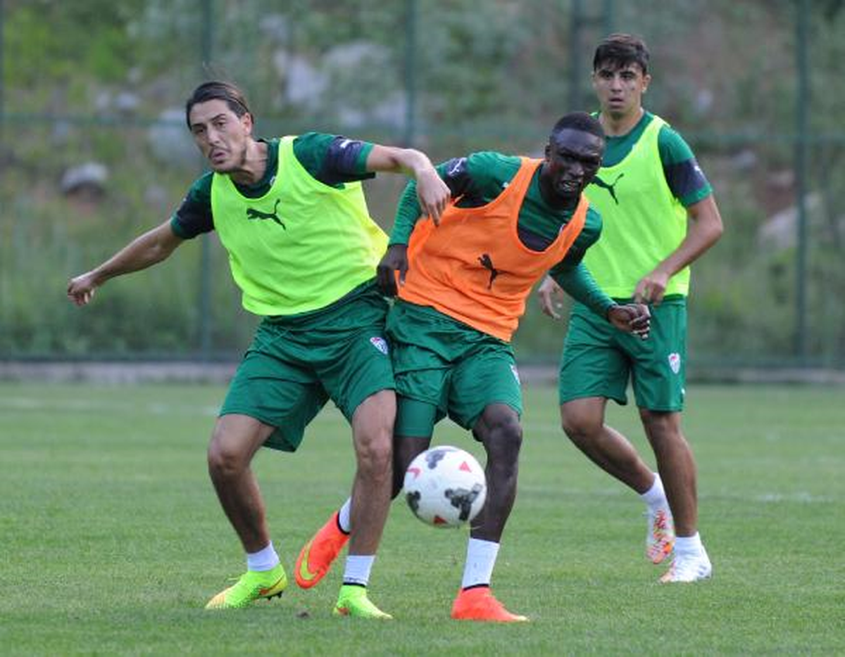 Bursaspor\'un Kartepe Kampı Sürüyor