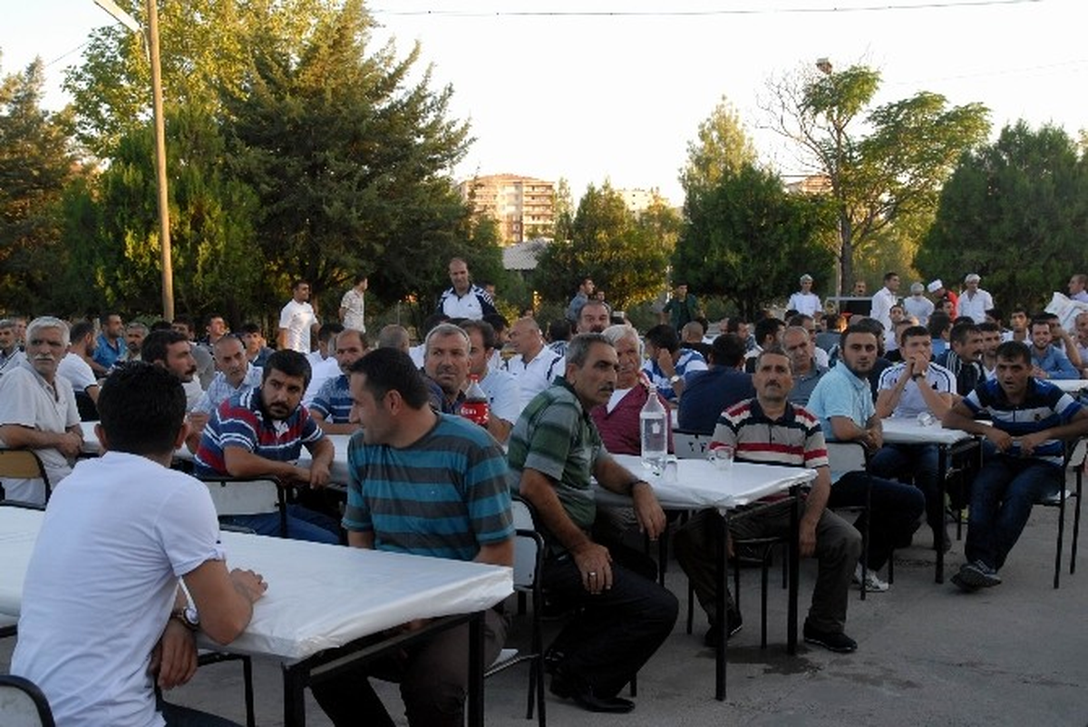 Diyarbakır\'da Hükümlülere İftar Verildi