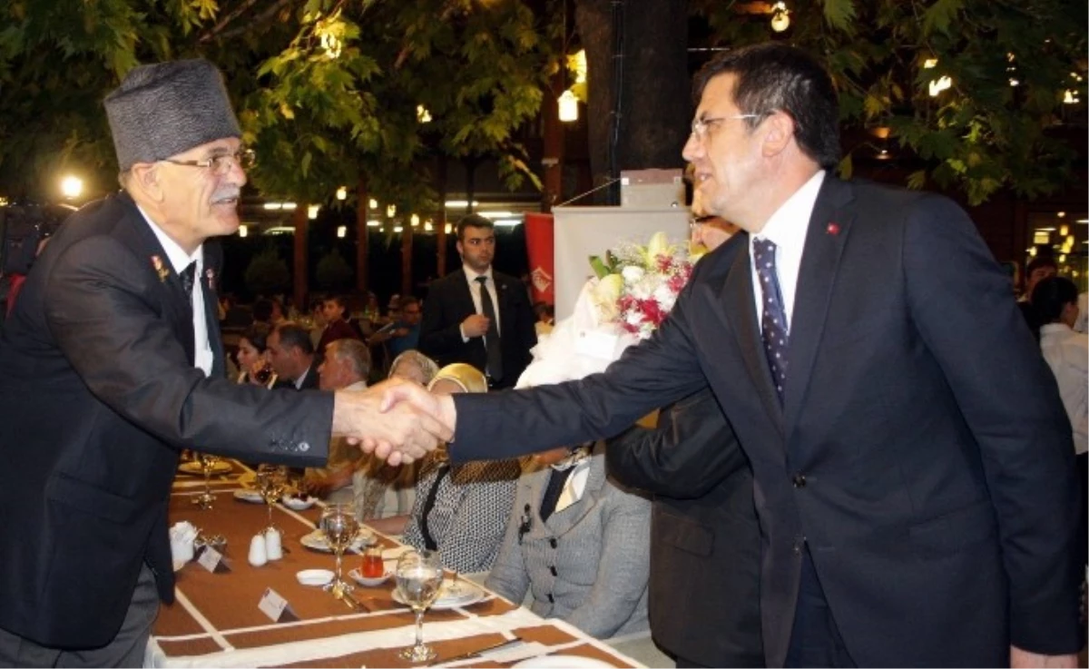 Bakan Zeybekçi, Bursa\'da Şehit Aileleri ve Gazilerle İftarda Buluştu