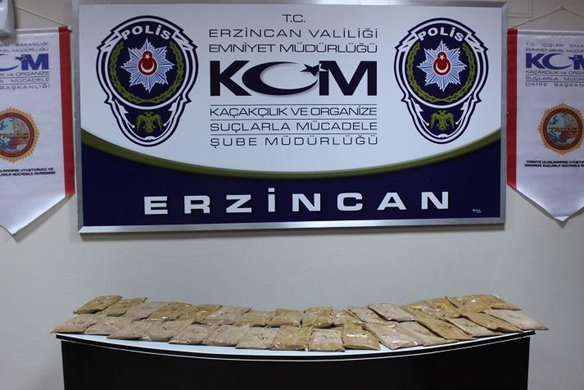 Erzincan\'da 8 Kilo 215 Gram Eroin Ele Geçirildi