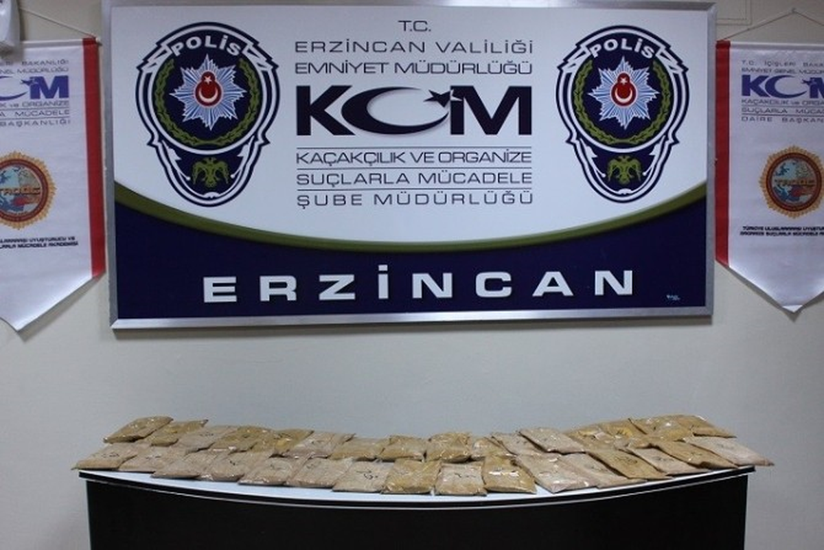 Erzincan\'da 8 Kilo 215 Gram Eroin Ele Geçirildi