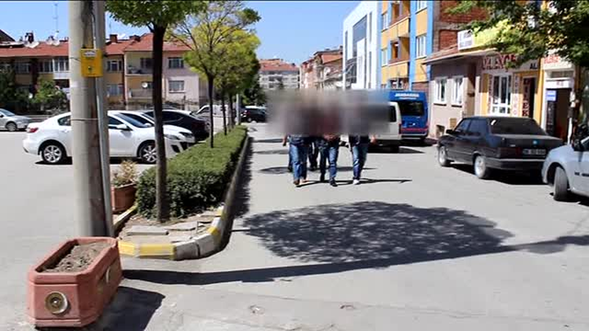 Eskişehir\'de Uyuşturucu Satıcılarına Operasyon