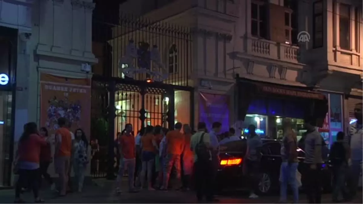 Hollanda ve Arjantin\'in İstanbul Başkonsolosları Maçı Birlikte İzledi