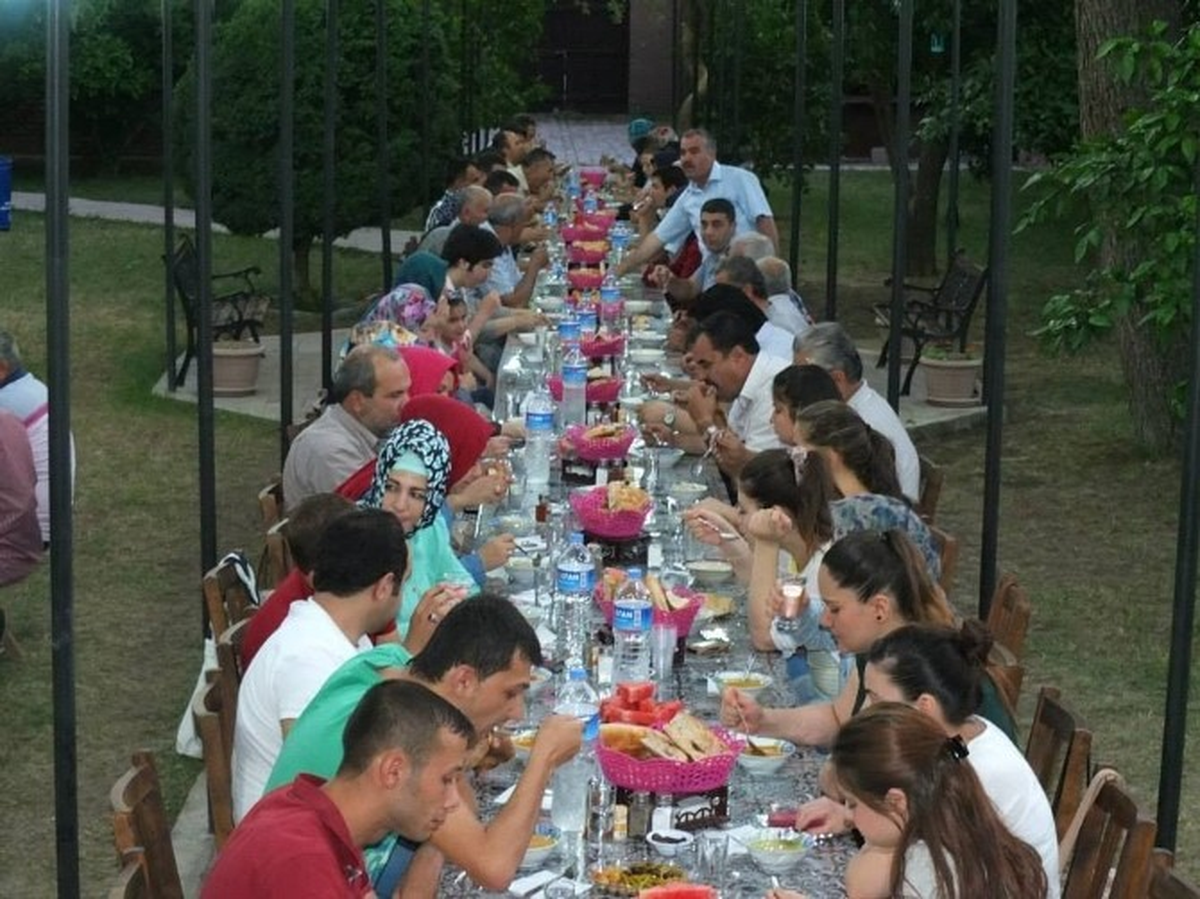 Hzob\'dan İftar Sofrası