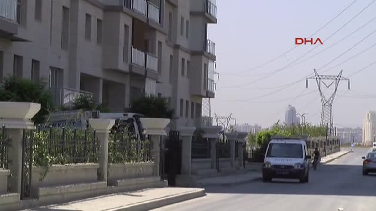 İstanbul\'da Genç Kadın Kocasını Bıçaklayarak Öldürdü