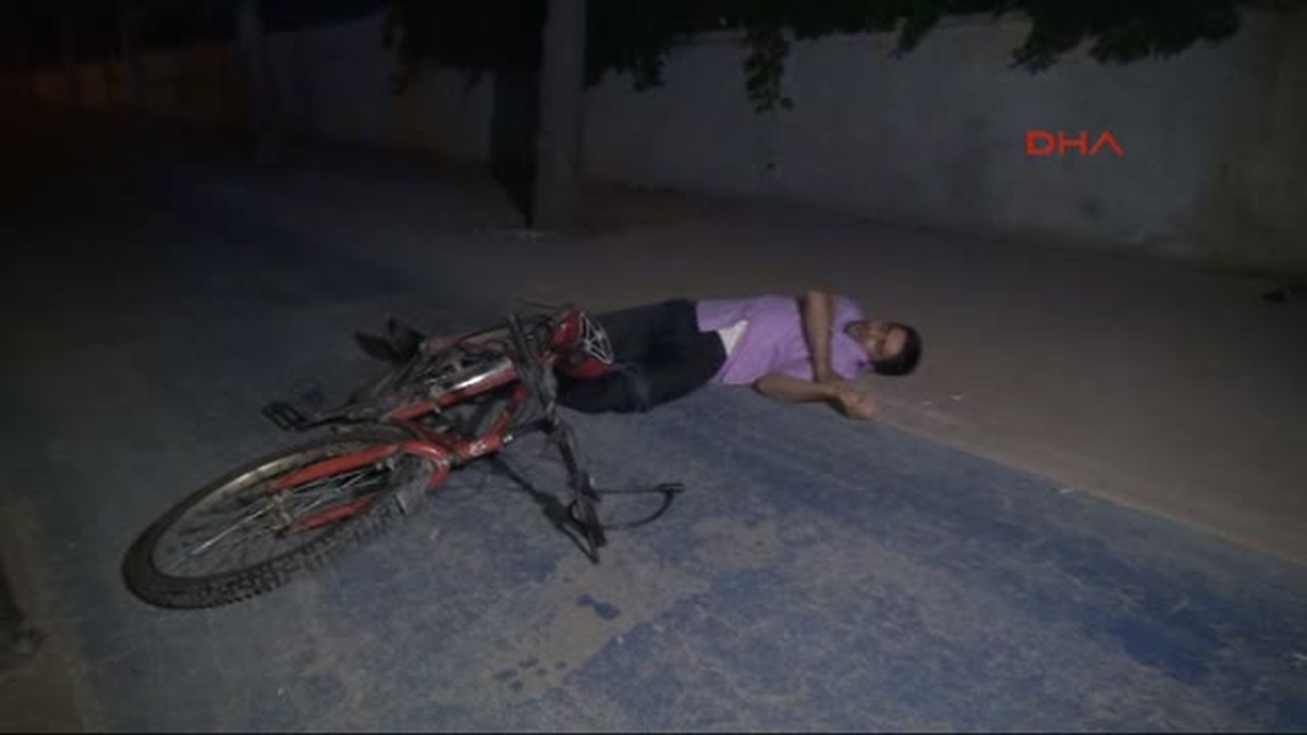 Konya\'da 33 Yaşındaki İbrahim Altındemir, Polis Evi Önünde Bisikletiyle Birlikte Baygın Halde...