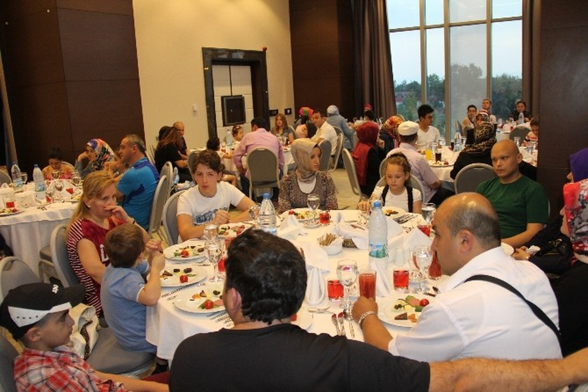 Lösemililer İftar Yemeğinde Bir Araya Geldi