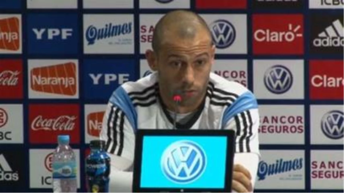 Mascherano: \'Van Persie En Robben Op de Huid Zitten\'