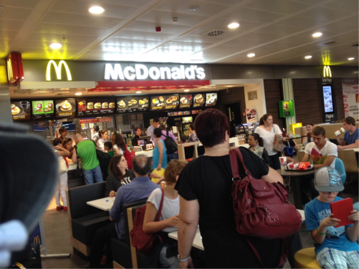 McDonald\'s\'ın Sabiha Gökçen\'deki 3. Restoranı Açıldı
