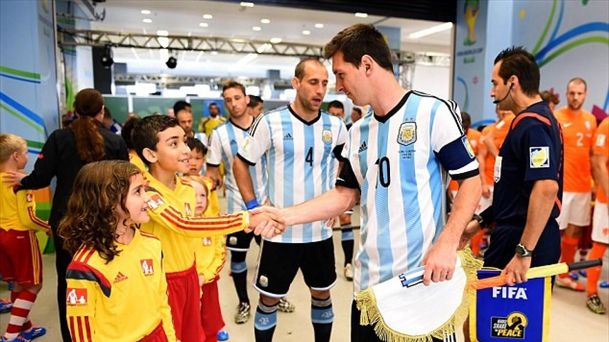 Messi Bu Kez Elleri Havada Bırakmadı