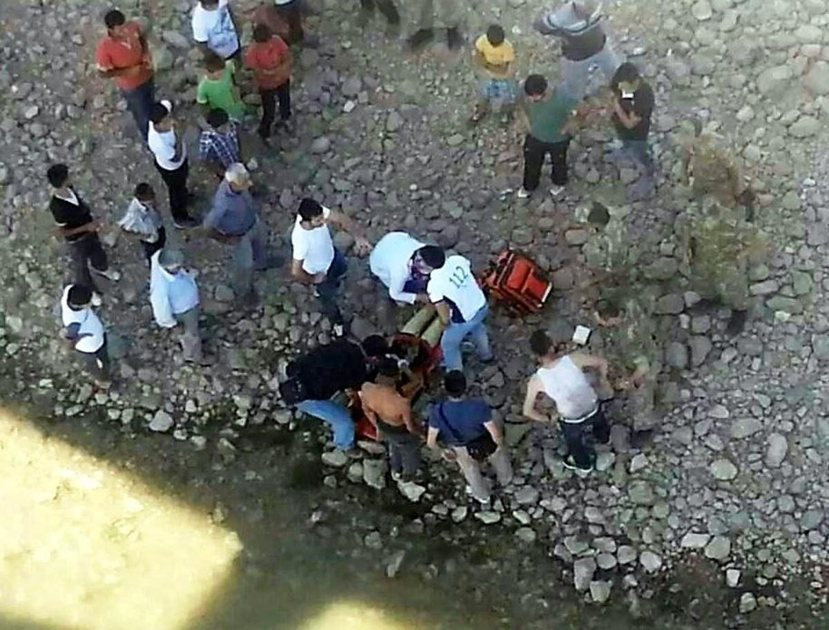 Nişanlı Kuzenler Hasankeyf Köprüsü\'nden Atladı