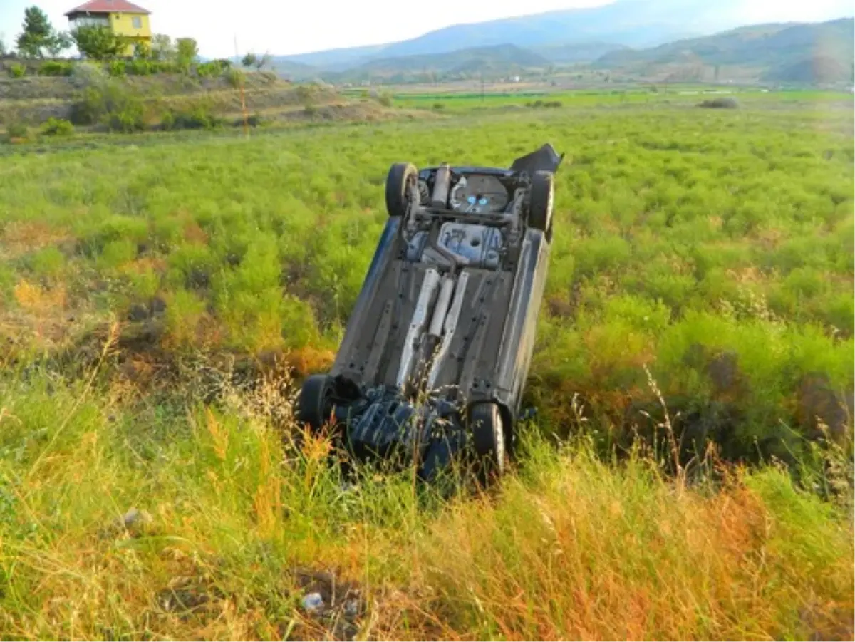 Osmancık'ta Otomobil Tarlaya Uçtu 4 Yaralı