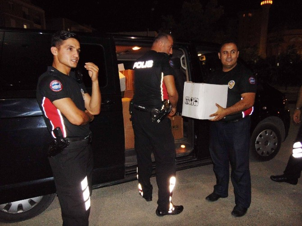 Polis Bin 600 Şişe Kaçak İçki Ele Geçirdi