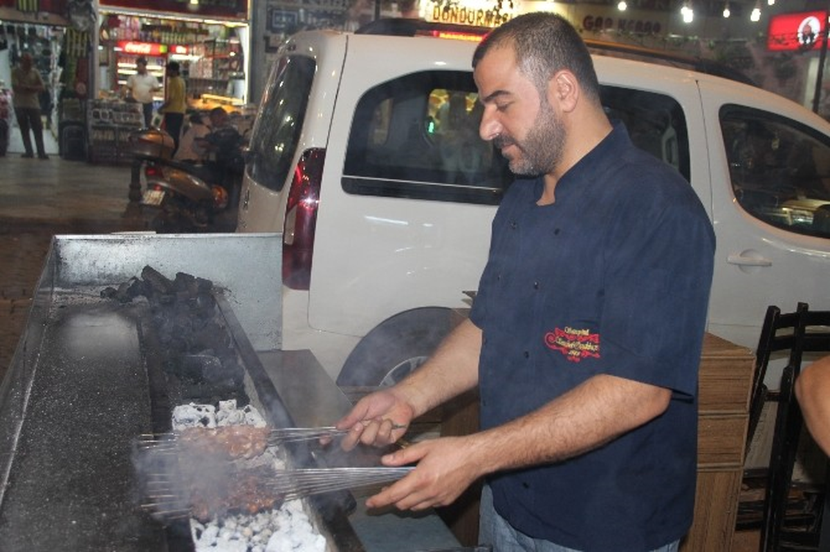 Şanlıurfa\'da Nöbetçi Ciğerciler İş Başında