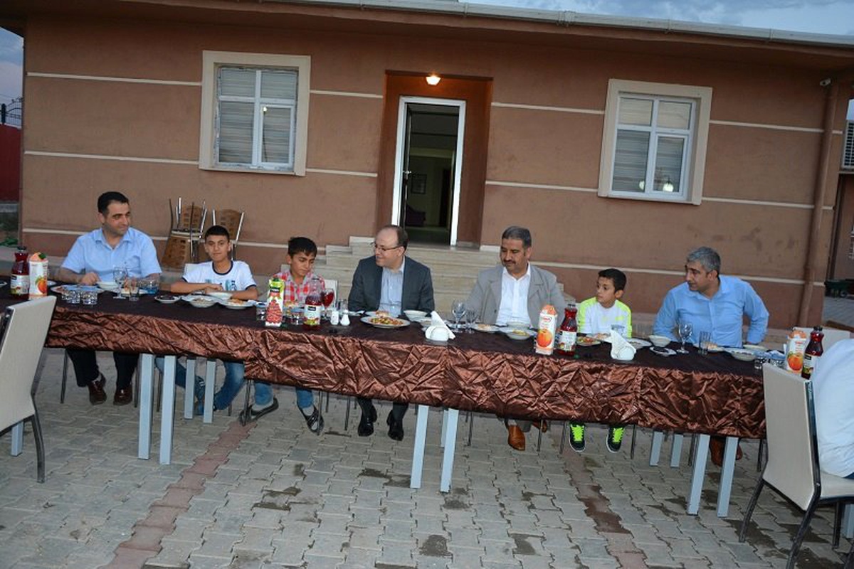 Siirt Valisi Tutulmaz, Sevgi Evlerindeki Çocuklarla İftar Yaptı